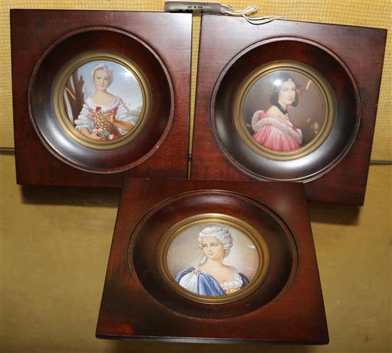 Three ivory paintings(-)
